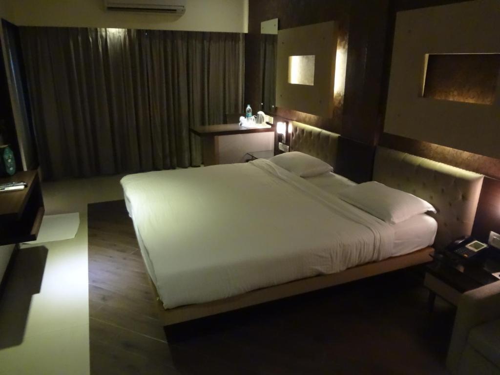 Hotel Capitol Thane Zewnętrze zdjęcie