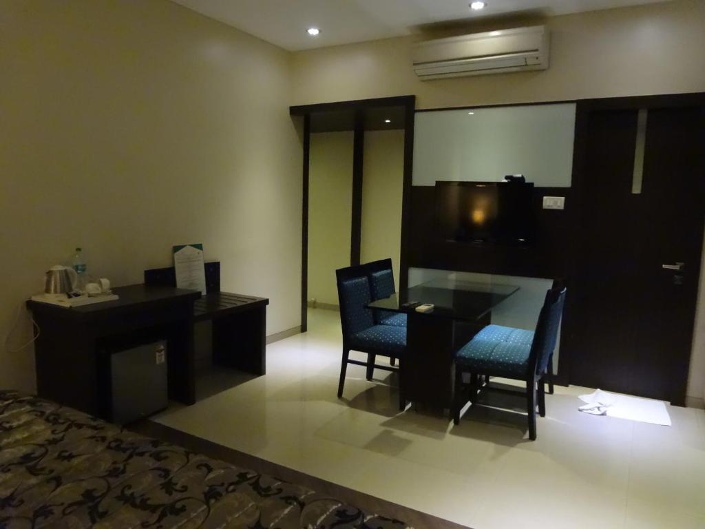 Hotel Capitol Thane Zewnętrze zdjęcie