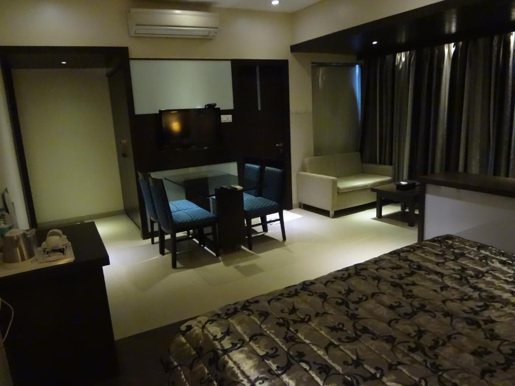 Hotel Capitol Thane Zewnętrze zdjęcie